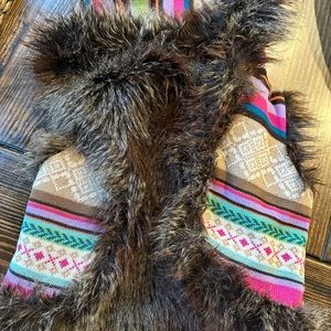 Gap kids faux fur vest size 6-7. Reversible